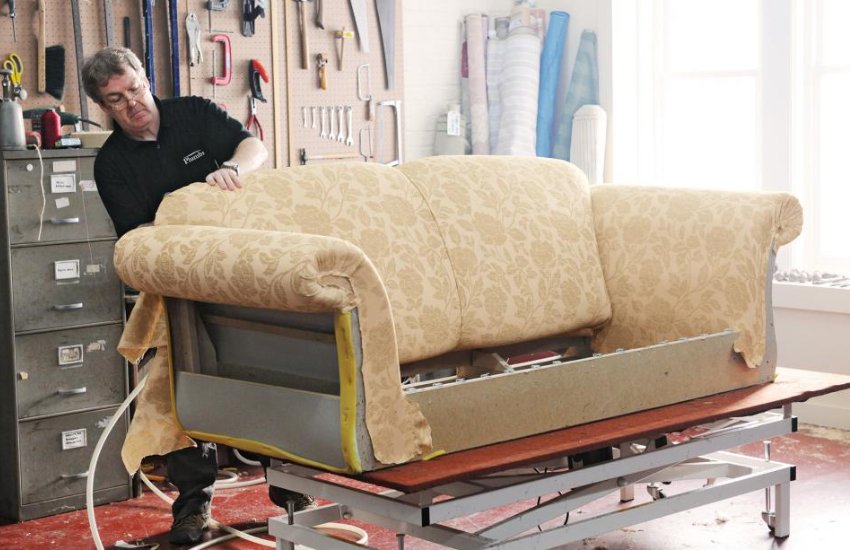 Read more about the article Sofa Repair: What It Is and When You Really Need It